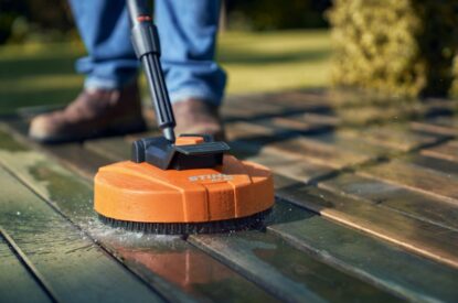 Houten terras reinigen: Tips voor een stralend resultaat